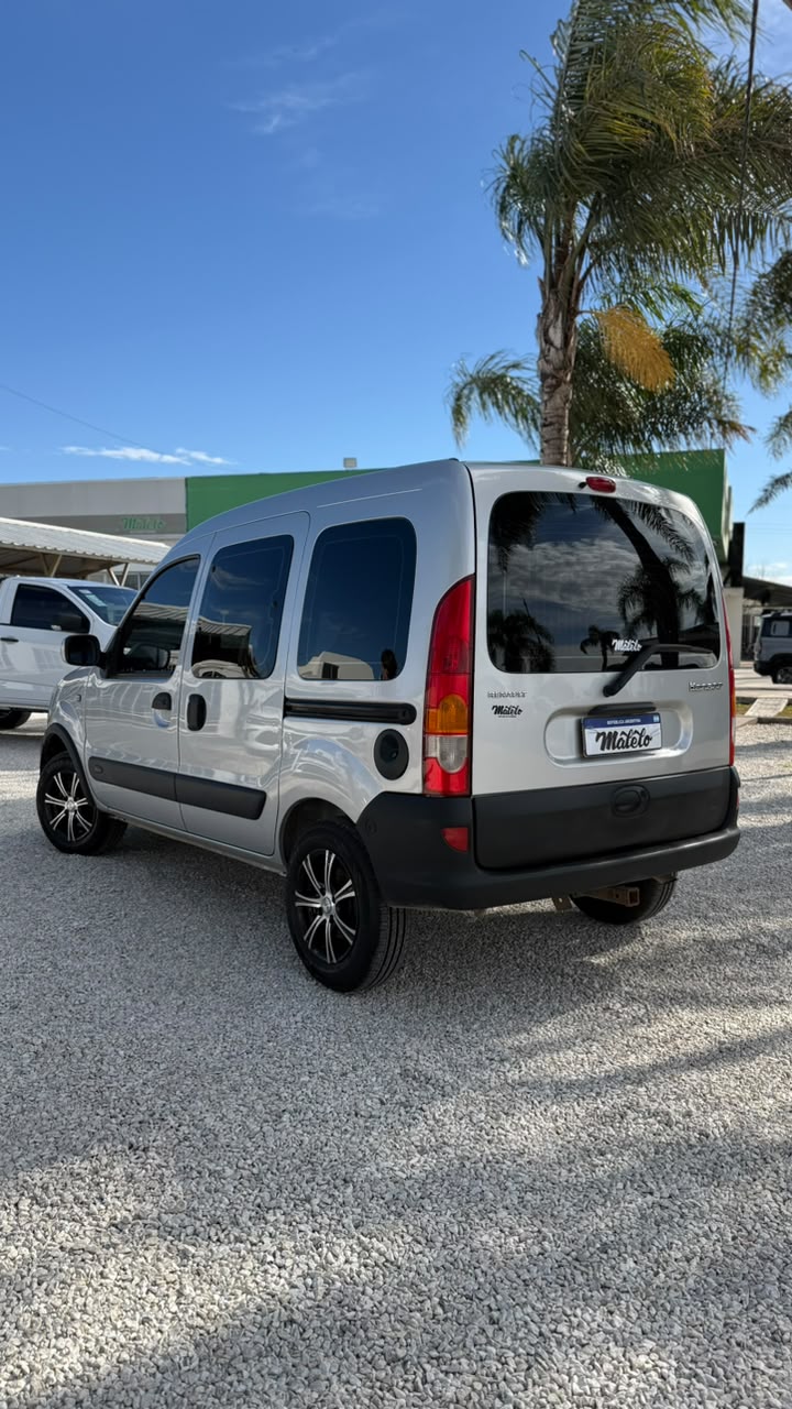 RENAULT - KANGOO  PH3  AUTHENTIQUE  PLUS  1.6   CON GNC  - MANUAL  - 2016
